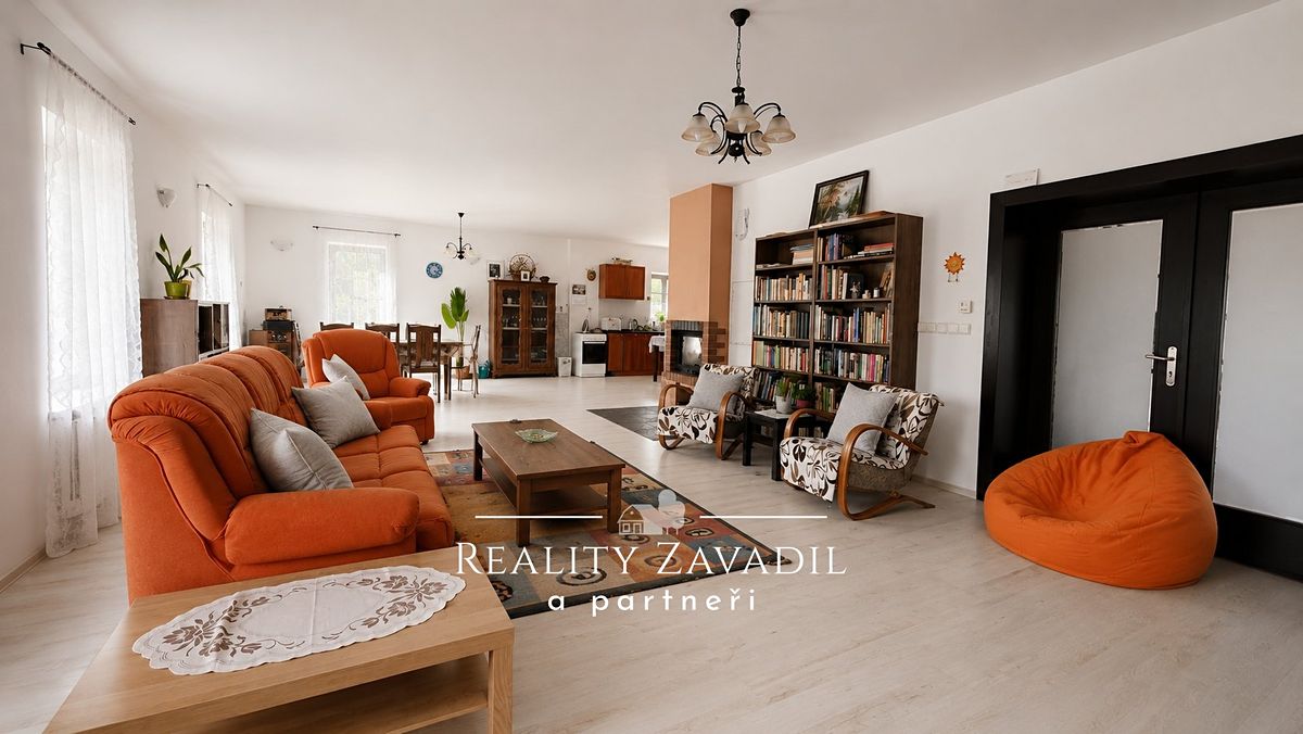 Prodej rodinného domu 244 m², pozemek 5562 m² – fotografie 3