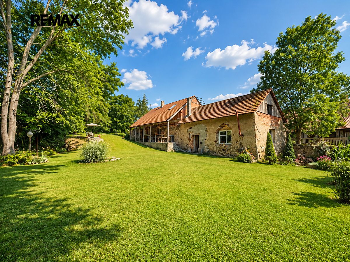 Prodej rodinného domu 224 m², pozemek 10114 m² – fotografie 2
