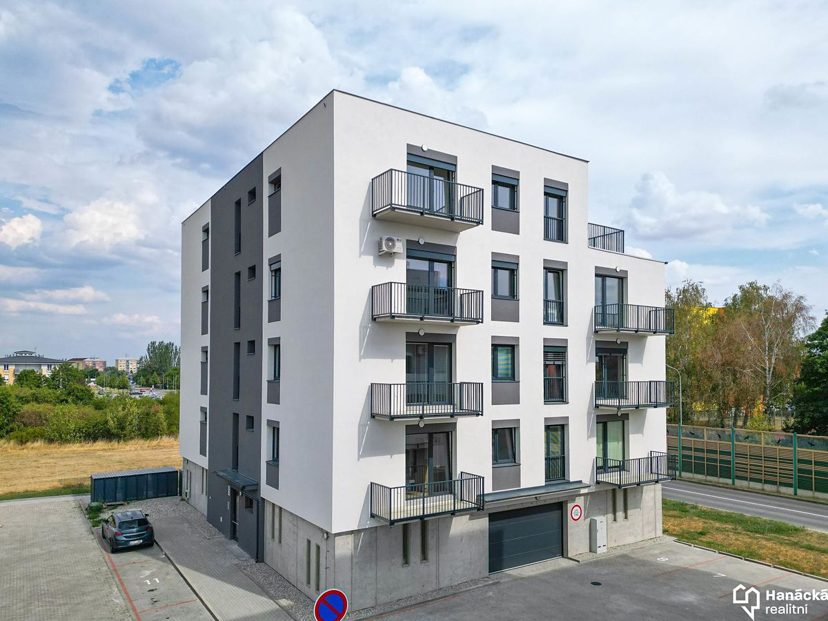 Pronájem bytu 2+kk 57 m² – fotografie 3