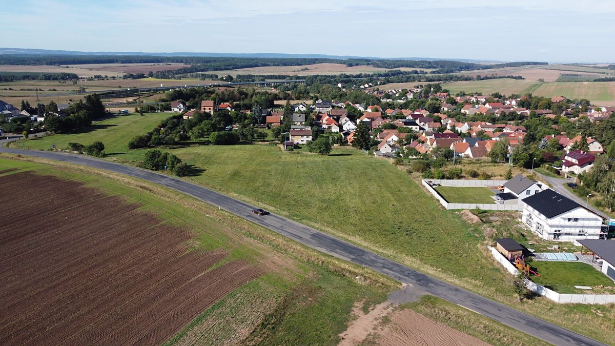 Prodej stavebního pozemku 4110 m², Krupá – fotka 1 z 3