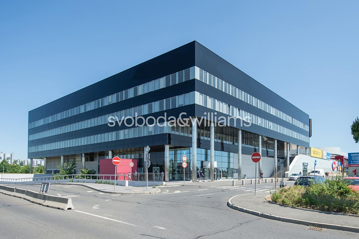 Pronájem kanceláře 674 m²