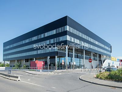 Pronájem kanceláře 674 m²