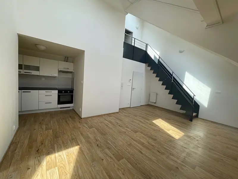 Pronájem bytu 3+kk 90 m², Jihlava – náhled fotky 2