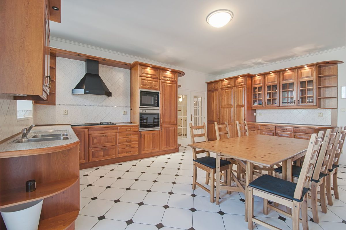 Pronájem bytu 4+1 205 m² – fotografie 4