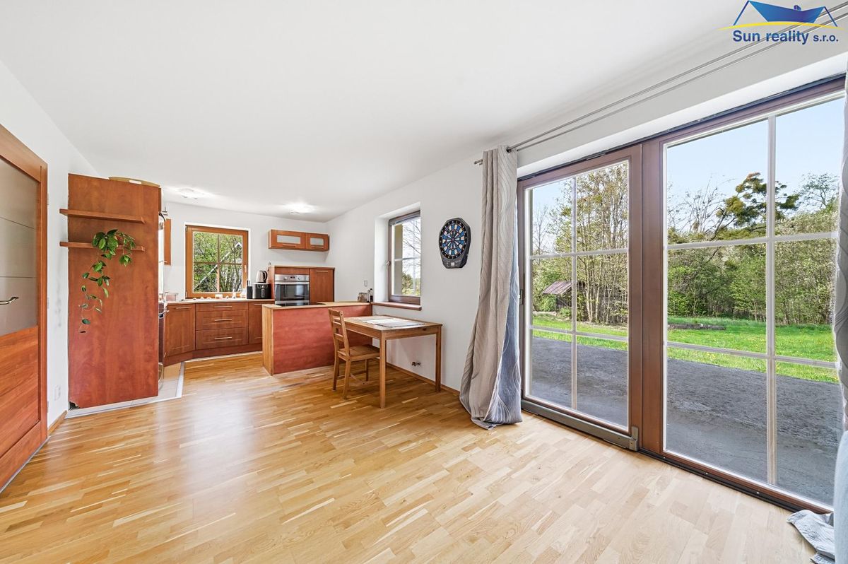 Prodej rodinného domu 180 m², pozemek 2195 m² – fotografie 5