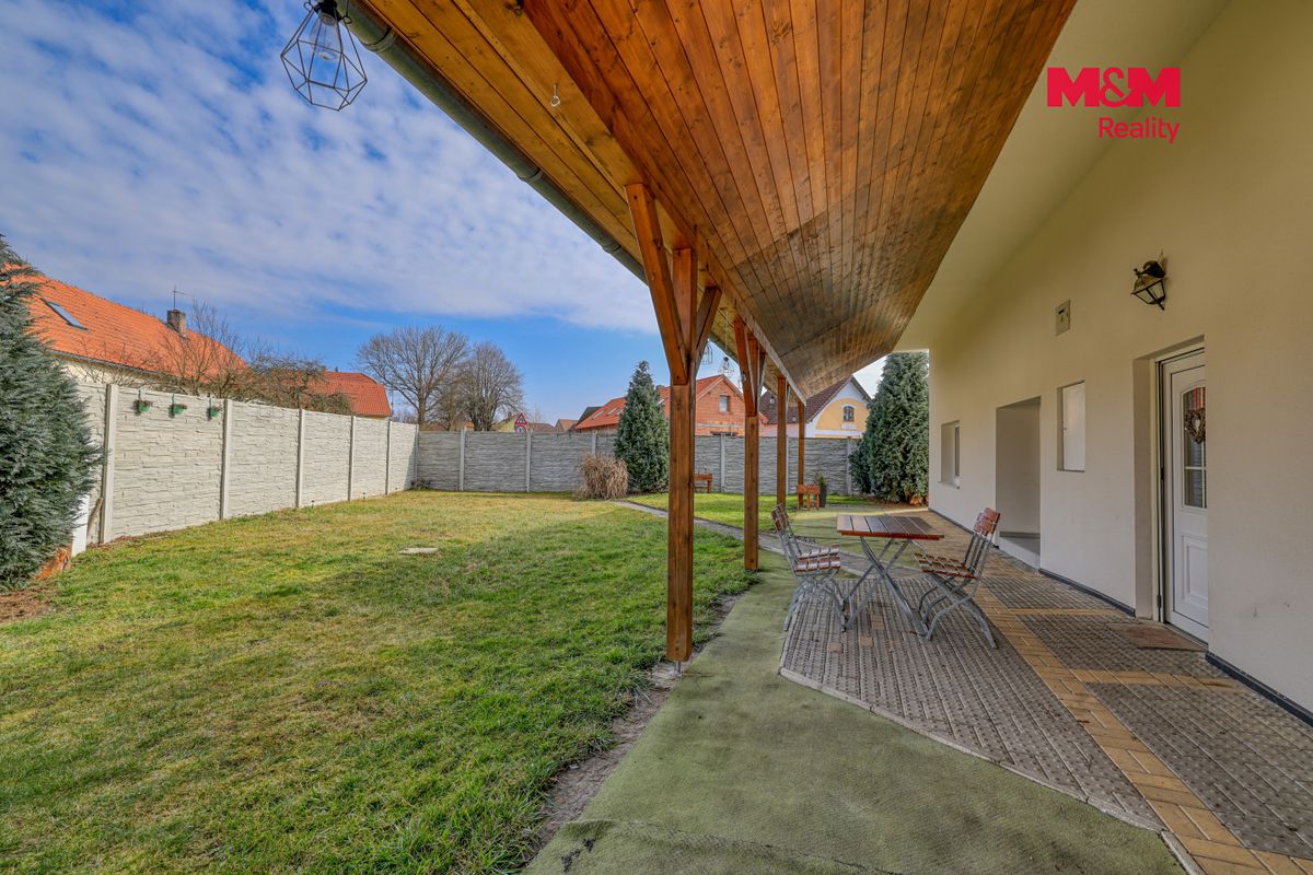 Prodej rodinného domu 218 m², pozemek 727 m² – fotografie 3
