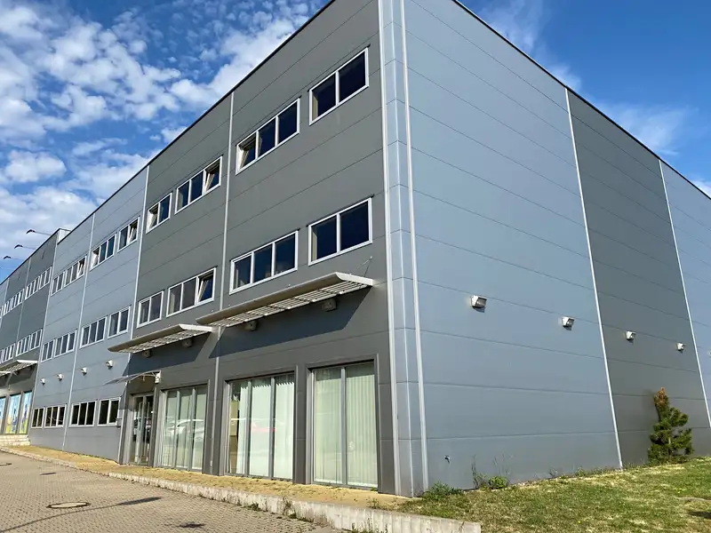 Pronájem skladového prostoru 700 m², Nupaky – náhled fotky 3