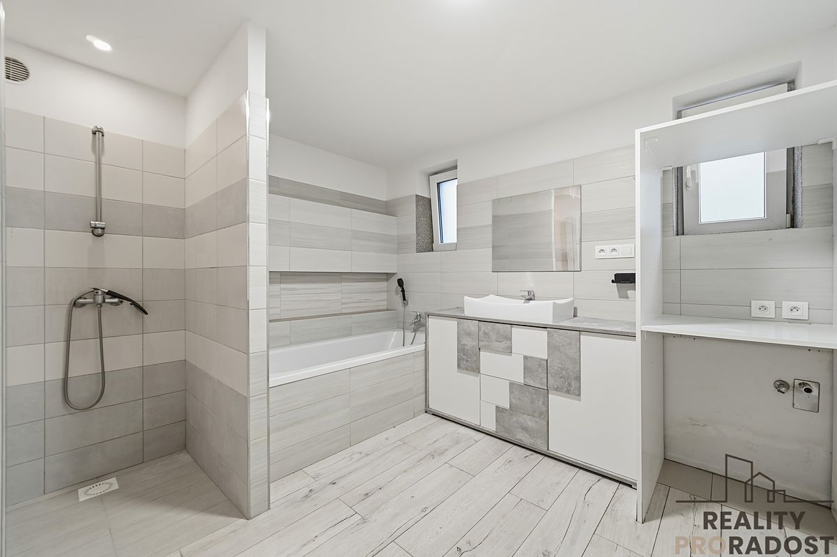 Prodej rodinného domu 190 m², pozemek 1789 m² – fotografie 5