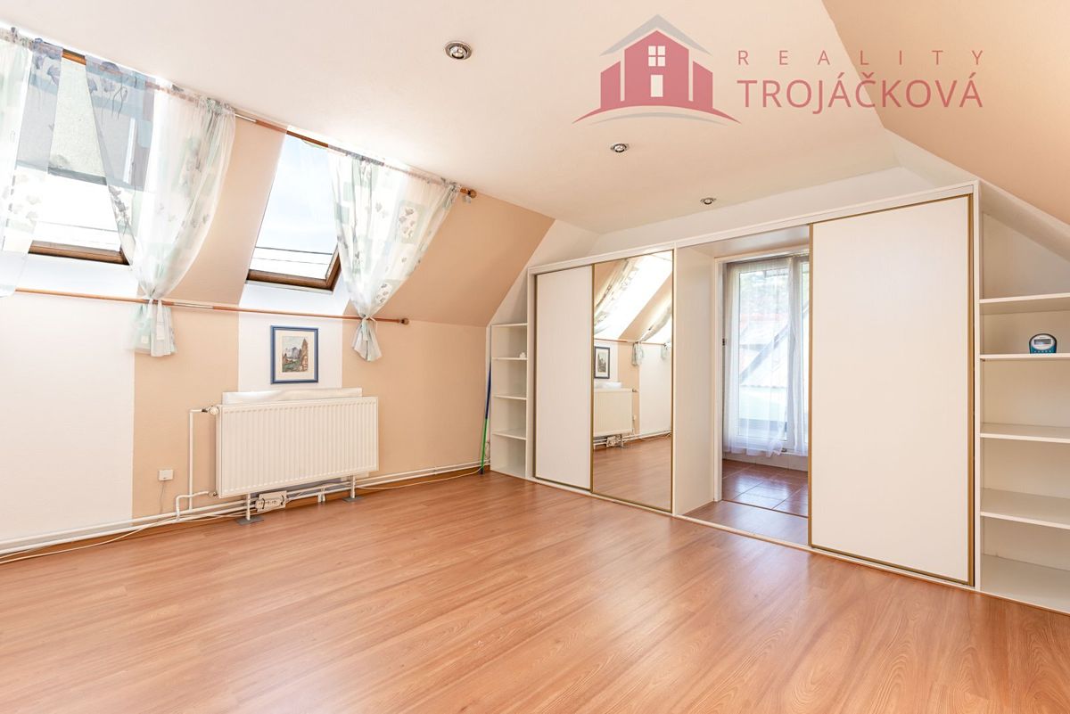 Prodej rodinného domu 260 m², pozemek 488 m² – fotografie 5