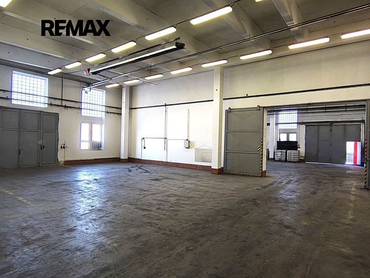 Pronájem komerčního prostoru, 2 000 m² (4 z 12)