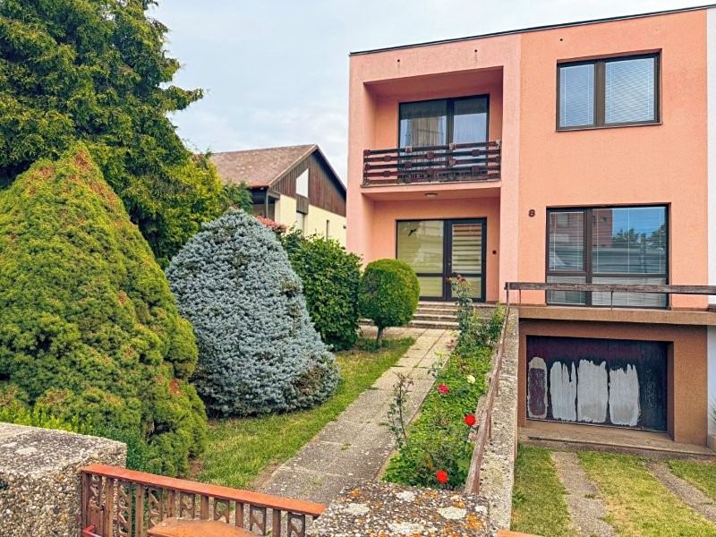 Prodej rodinného domu 230 m², pozemek 591 m²