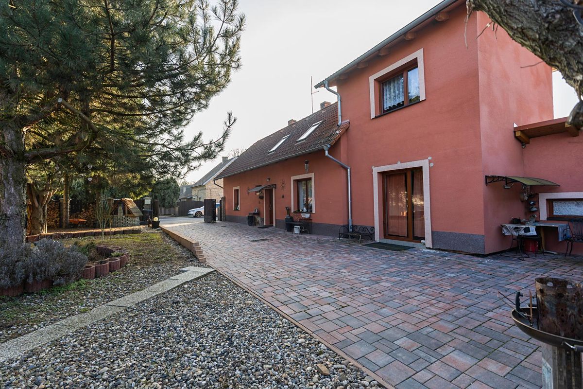 Prodej rodinného domu 211 m², pozemek 318 m² – fotografie 4