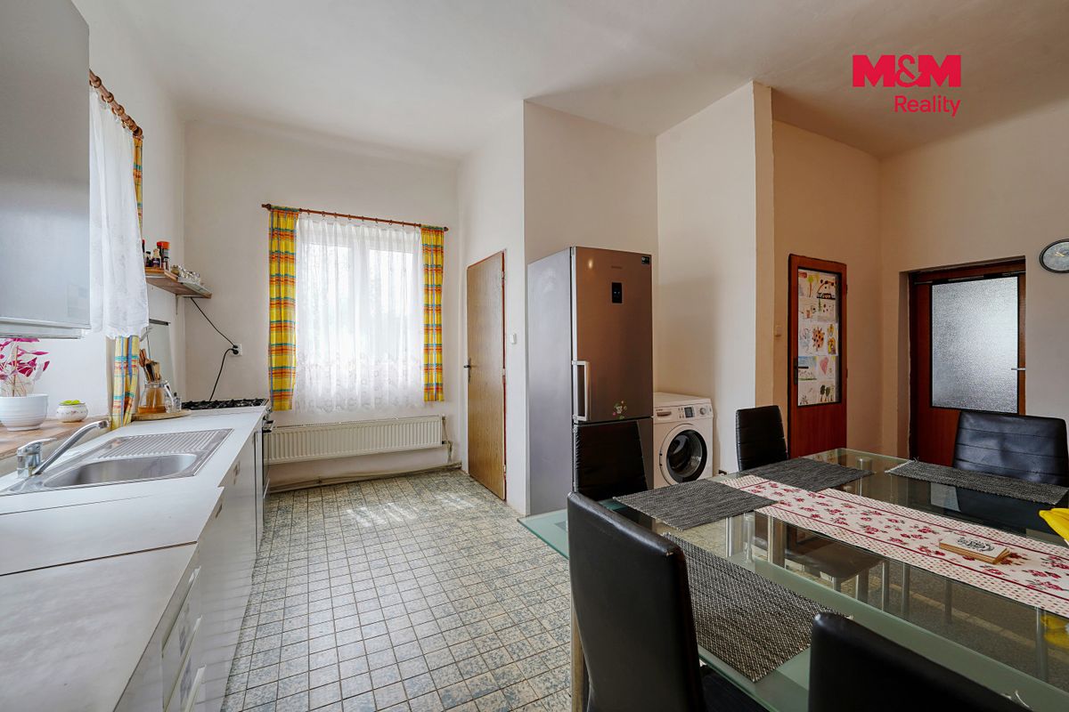 Prodej rodinného domu 288 m², pozemek 3348 m² – fotografie 2