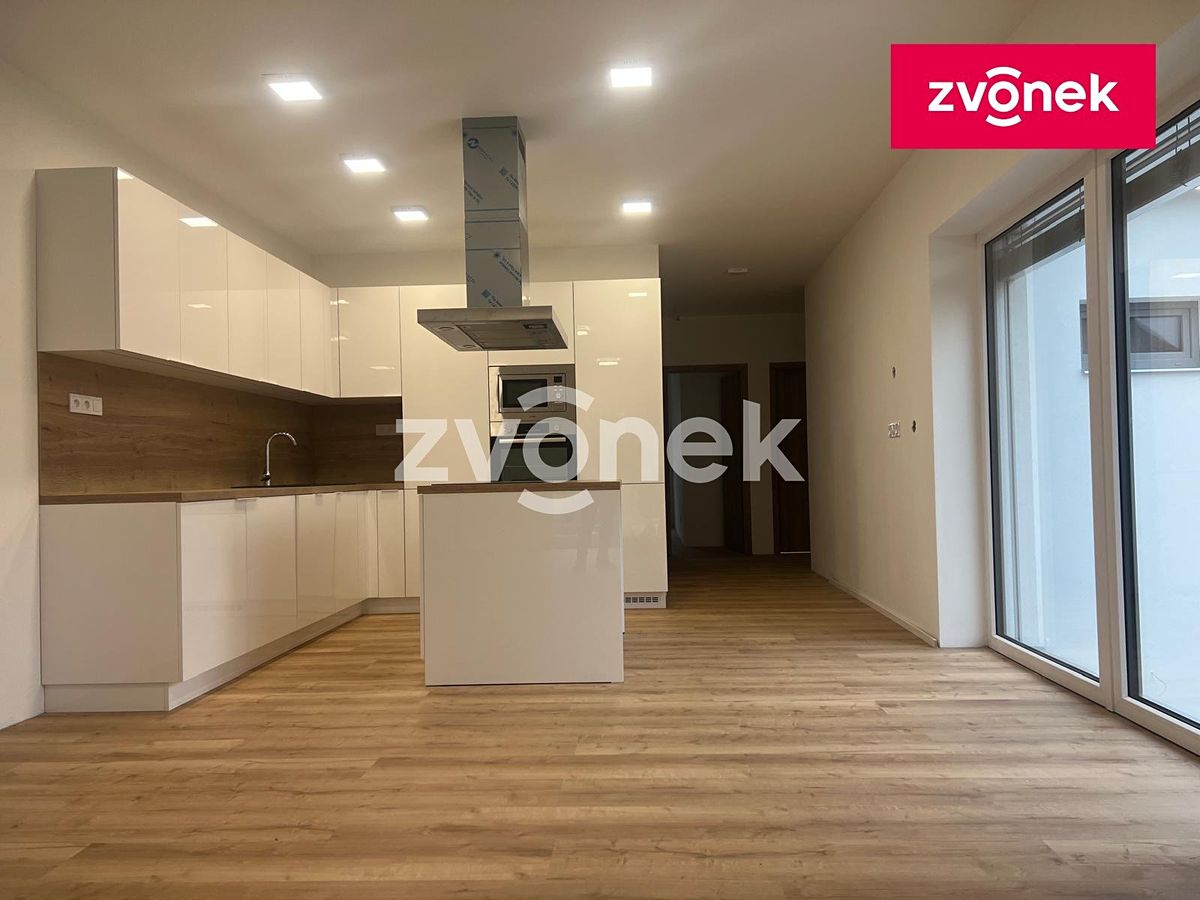 Pronájem bytu 4+kk 100 m² – fotografie 3