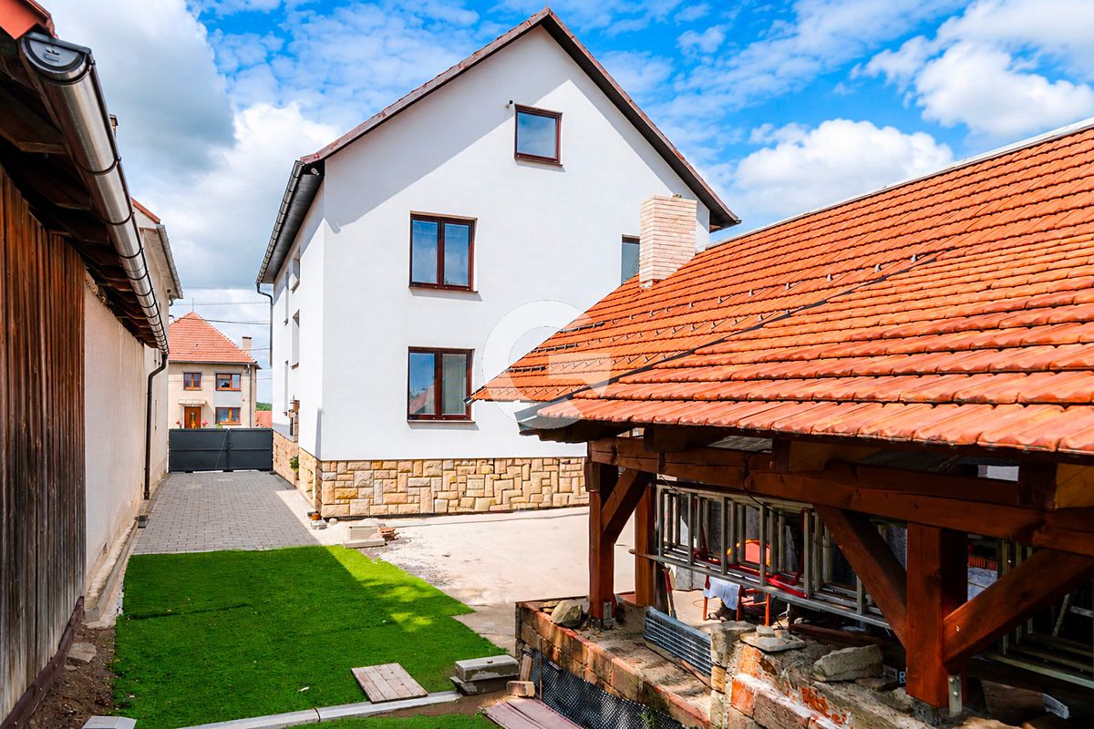 Prodej rodinného domu 214 m², pozemek 1462 m²