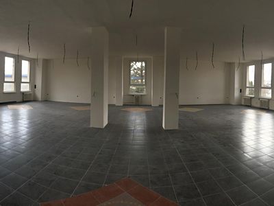 Pronájem kanceláře 318 m²