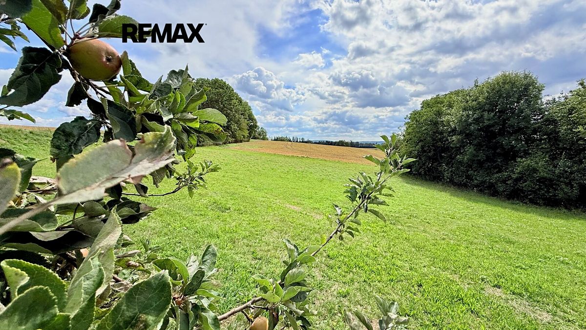 Prodej stavebního pozemku 2585 m²