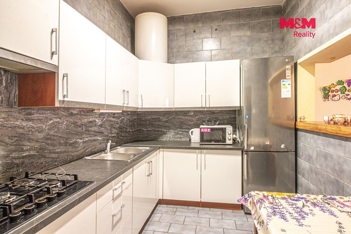 Prodej rodinného domu 200 m², pozemek 289 m² – fotografie 2