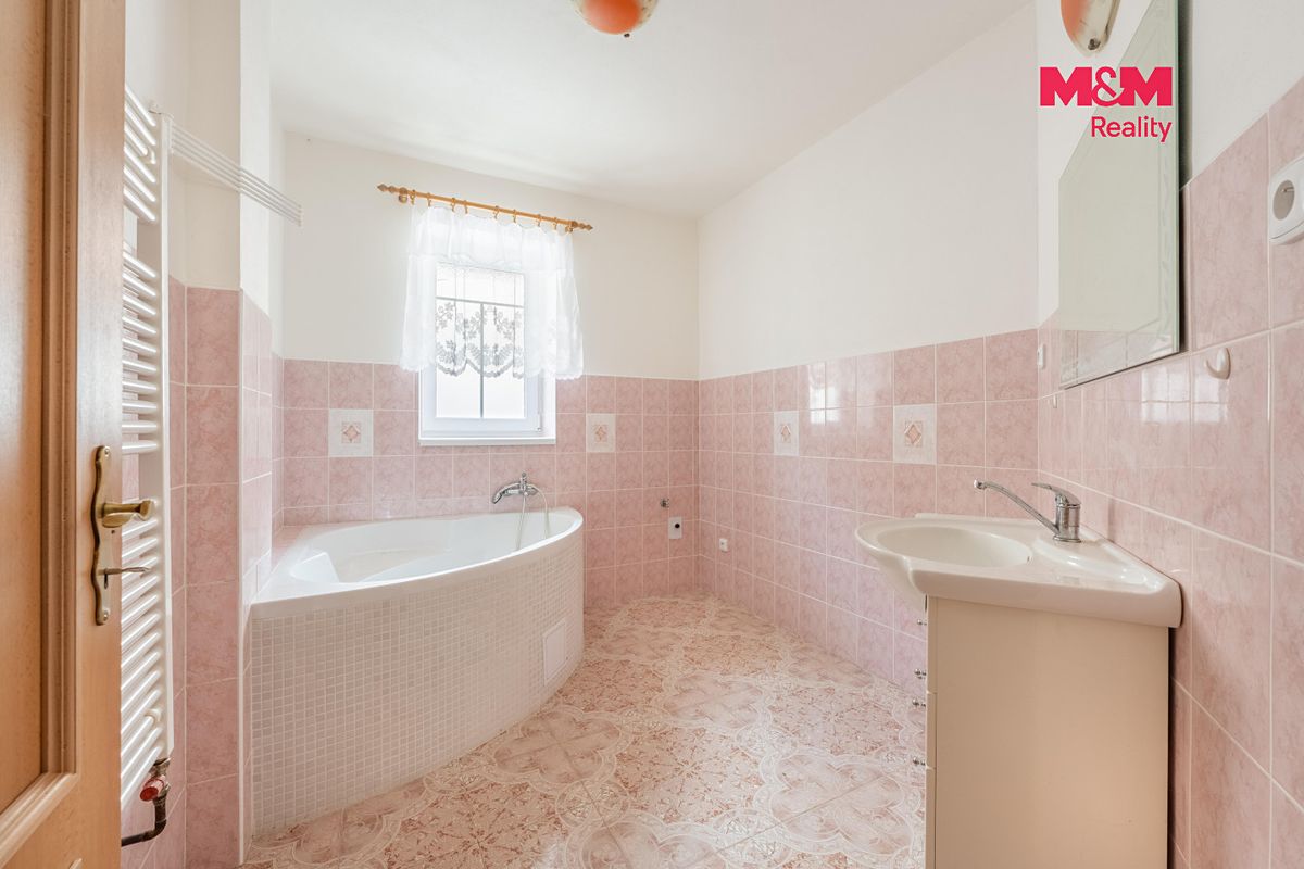 Prodej rodinného domu 200 m², pozemek 288 m² – fotografie 4