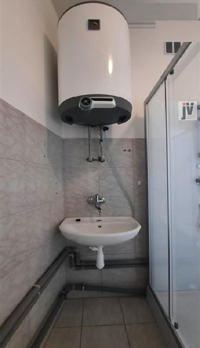 Pronájem bytu 1+kk 18 m² – fotografie 3