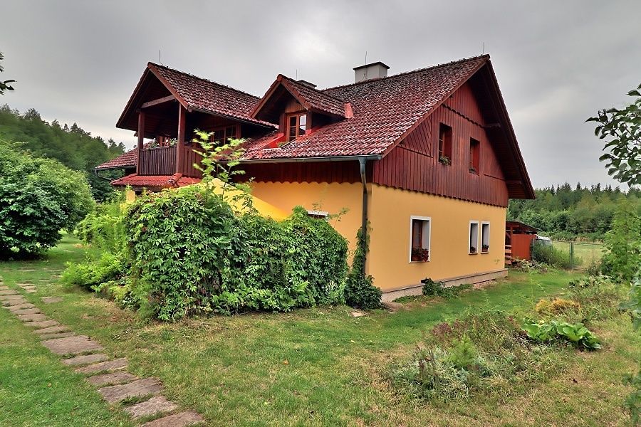 Prodej rodinného domu 229 m², pozemek 9487 m²