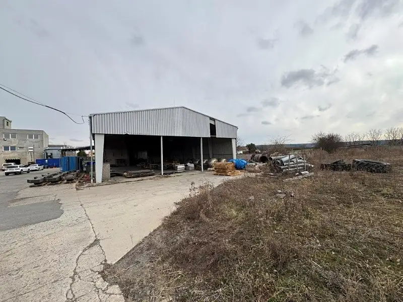 Dražba výrobní haly, prostoru 4782 m², Chrast – náhled fotky 2