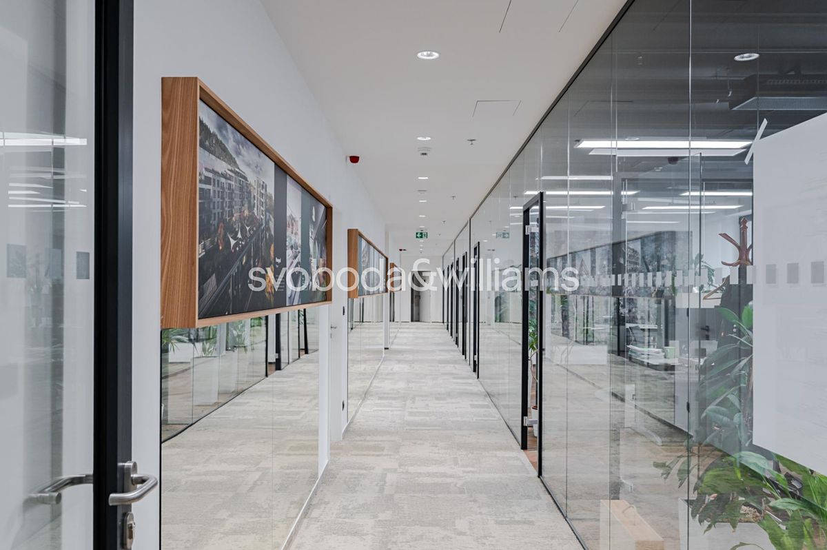 Pronájem kanceláře 1153 m² – fotografie 2