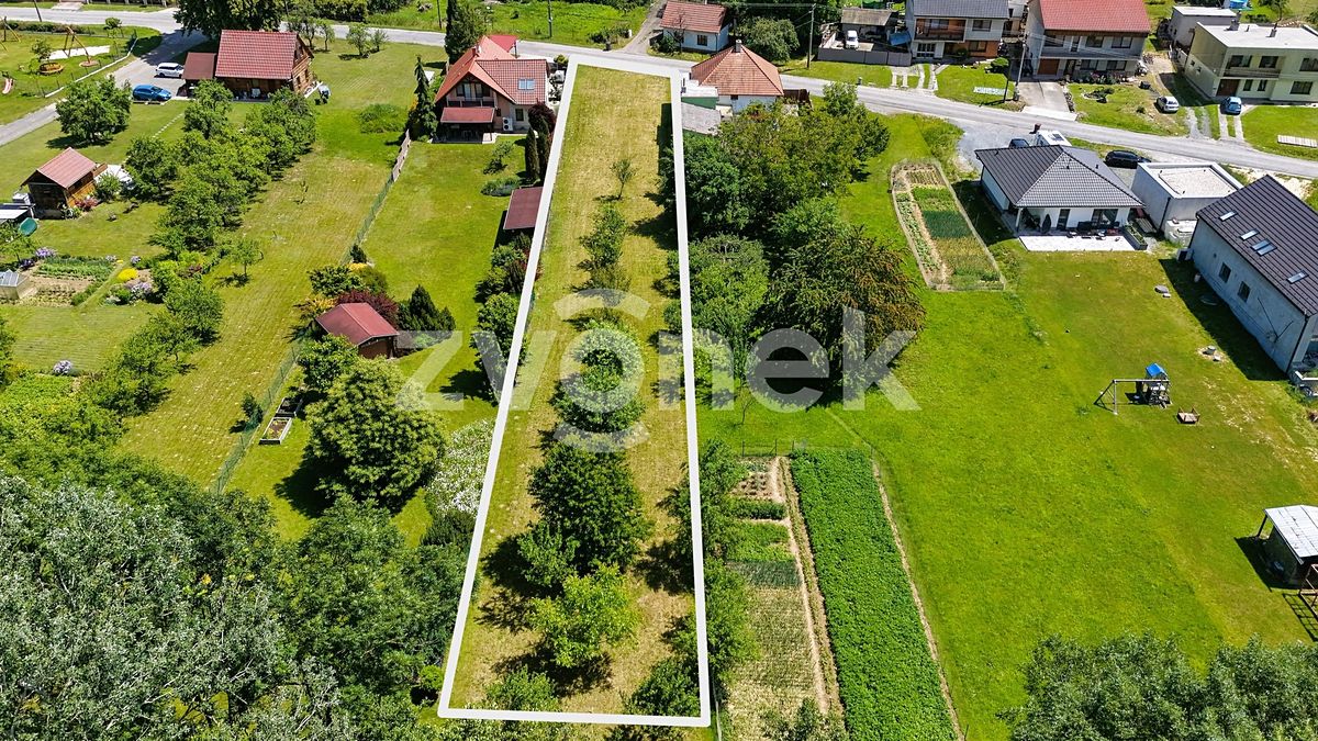 Prodej stavebního pozemku 1833 m² – fotografie 2