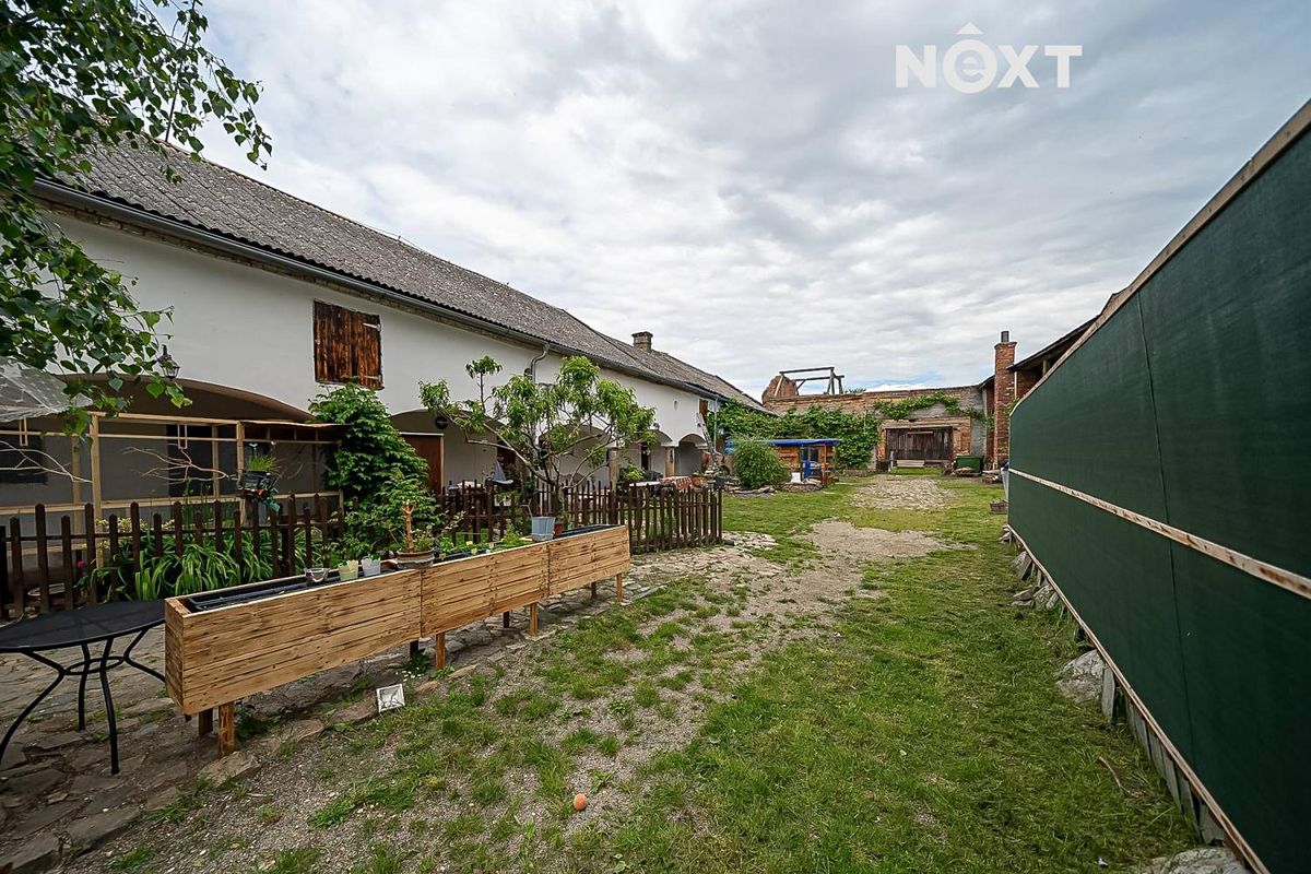 Prodej rodinného domu 253 m², pozemek 7571 m² – fotografie 4