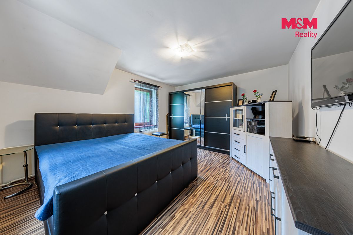 Prodej rodinného domu 176 m², pozemek 747 m² – fotografie 2