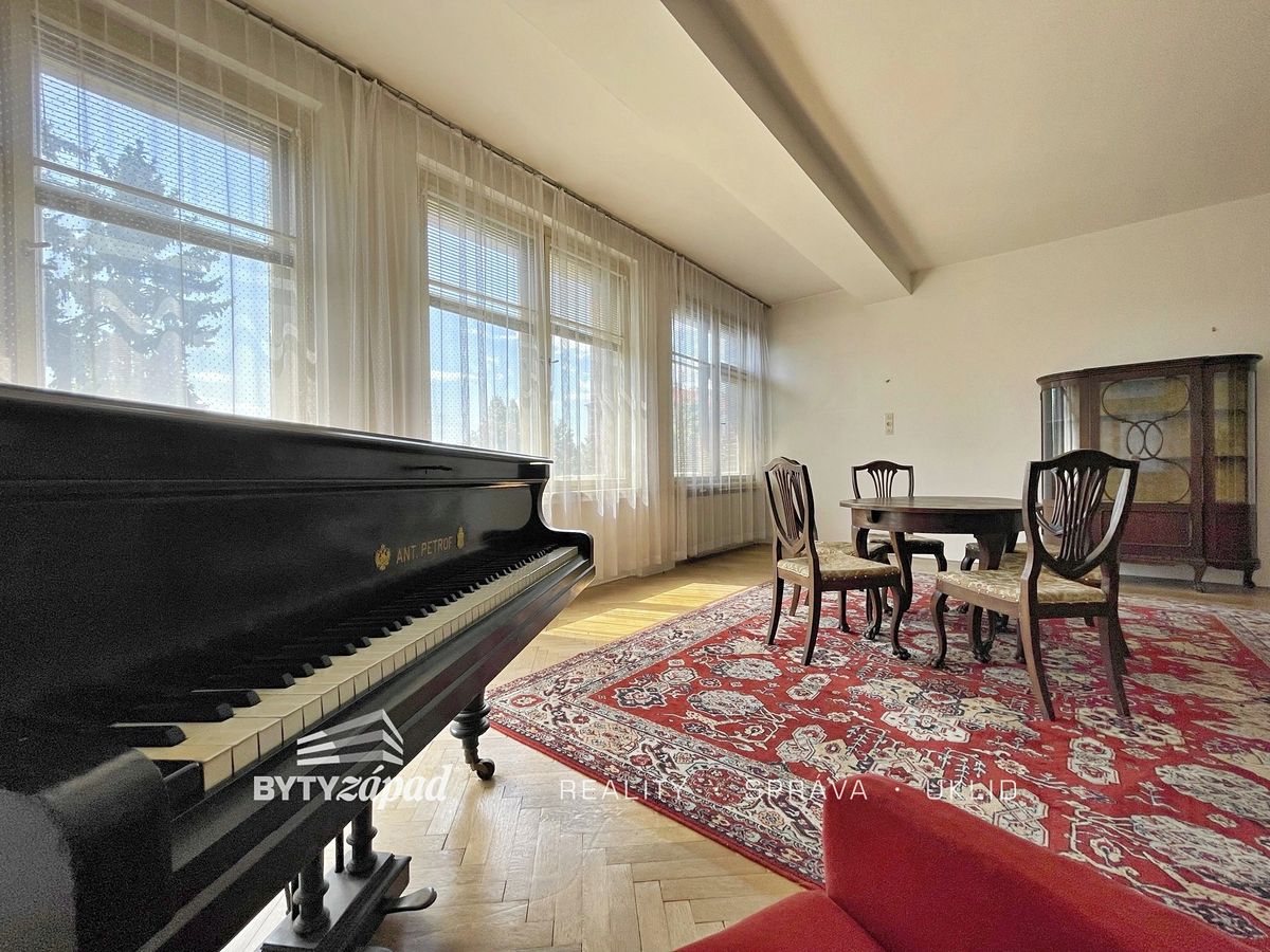 Prodej vily 588 m², pozemek 1065 m² – fotografie 3