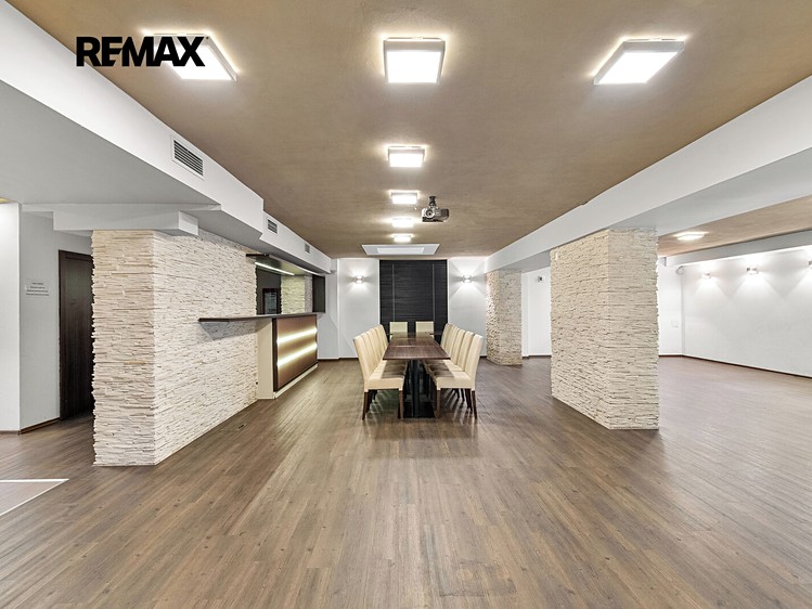 Prodej komerčního prostoru, 489 m² (53 z 68)