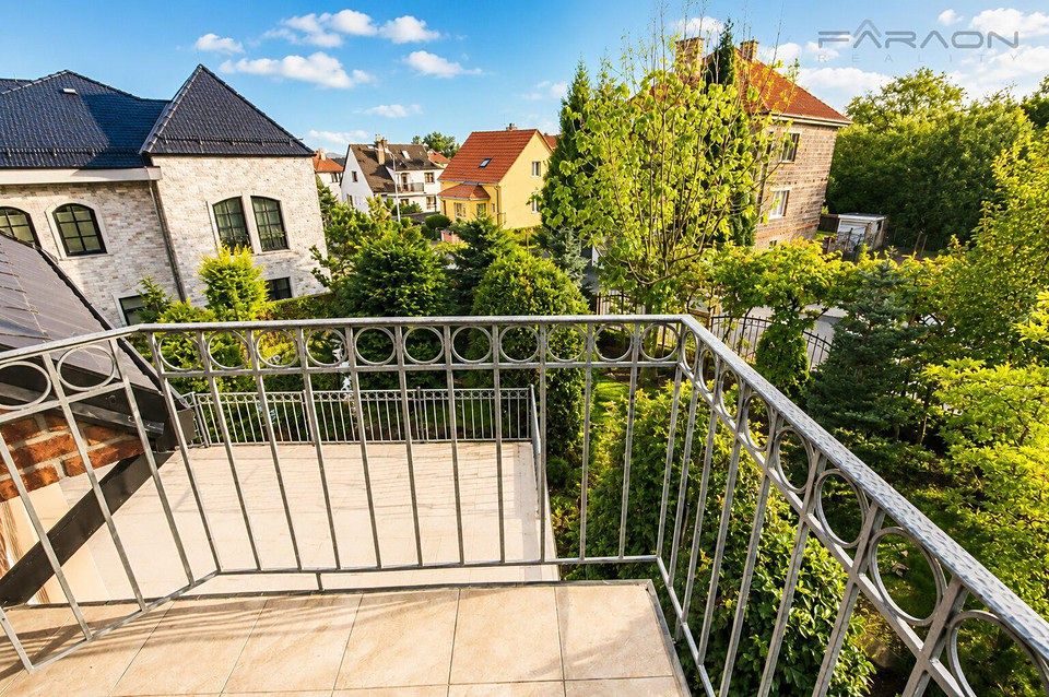 Pronájem vily 384 m², pozemek 670 m² – fotografie 4