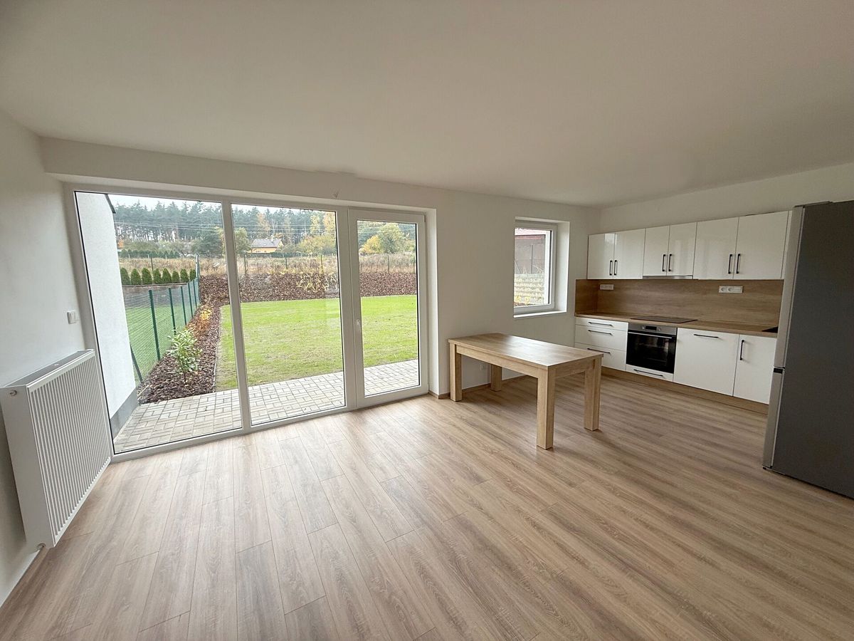Pronájem rodinného domu 109 m², pozemek 632 m² – fotografie 3