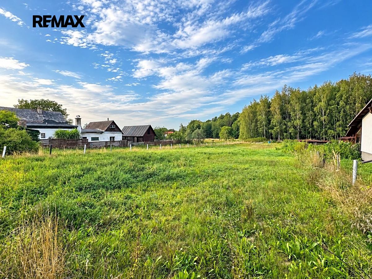 Prodej stavebního pozemku 2758 m²