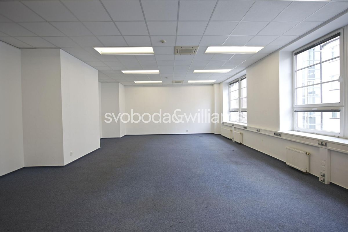 Pronájem kanceláře 882 m²
