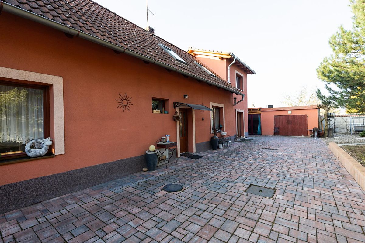 Prodej rodinného domu 211 m², pozemek 318 m² – fotografie 5