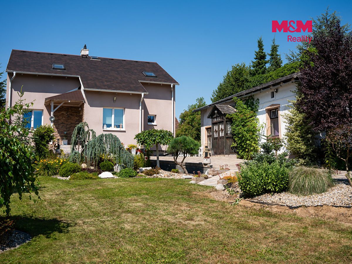 Prodej rodinného domu 250 m², pozemek 1390 m² – fotografie 4