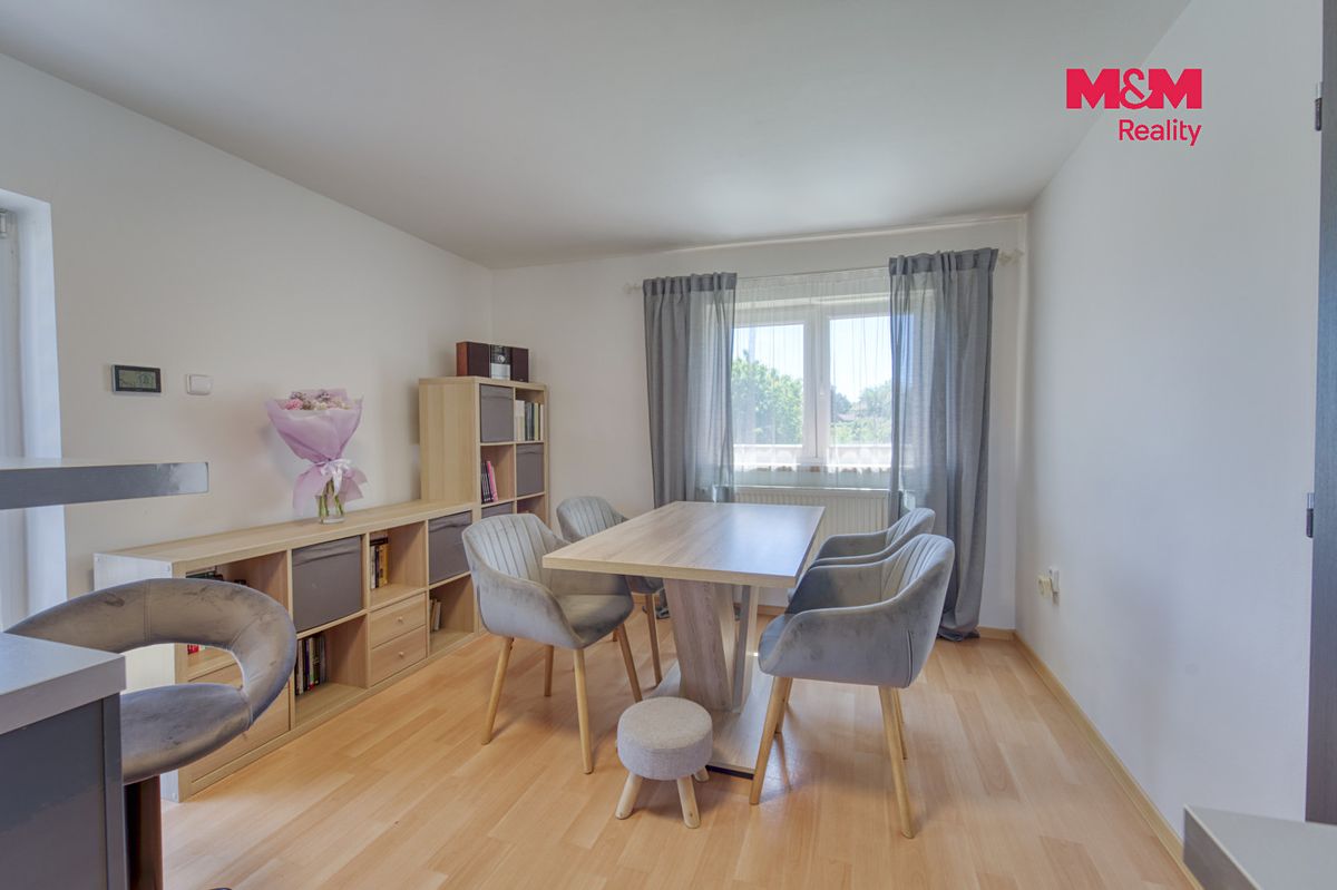 Prodej rodinného domu 176 m², pozemek 554 m² – fotografie 2