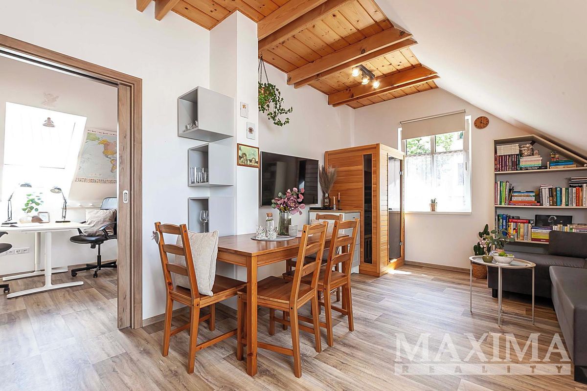 Prodej rodinného domu 111 m², pozemek 916 m² – fotografie 3