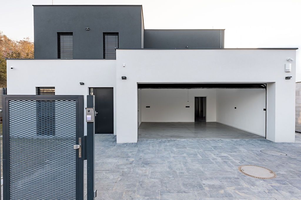 Prodej rodinného domu 244 m², pozemek 477 m²