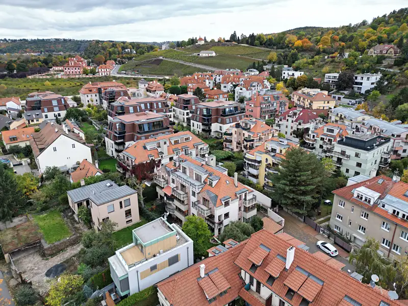 Pronájem bytu 2+kk 82 m², Praha – náhled fotky 2
