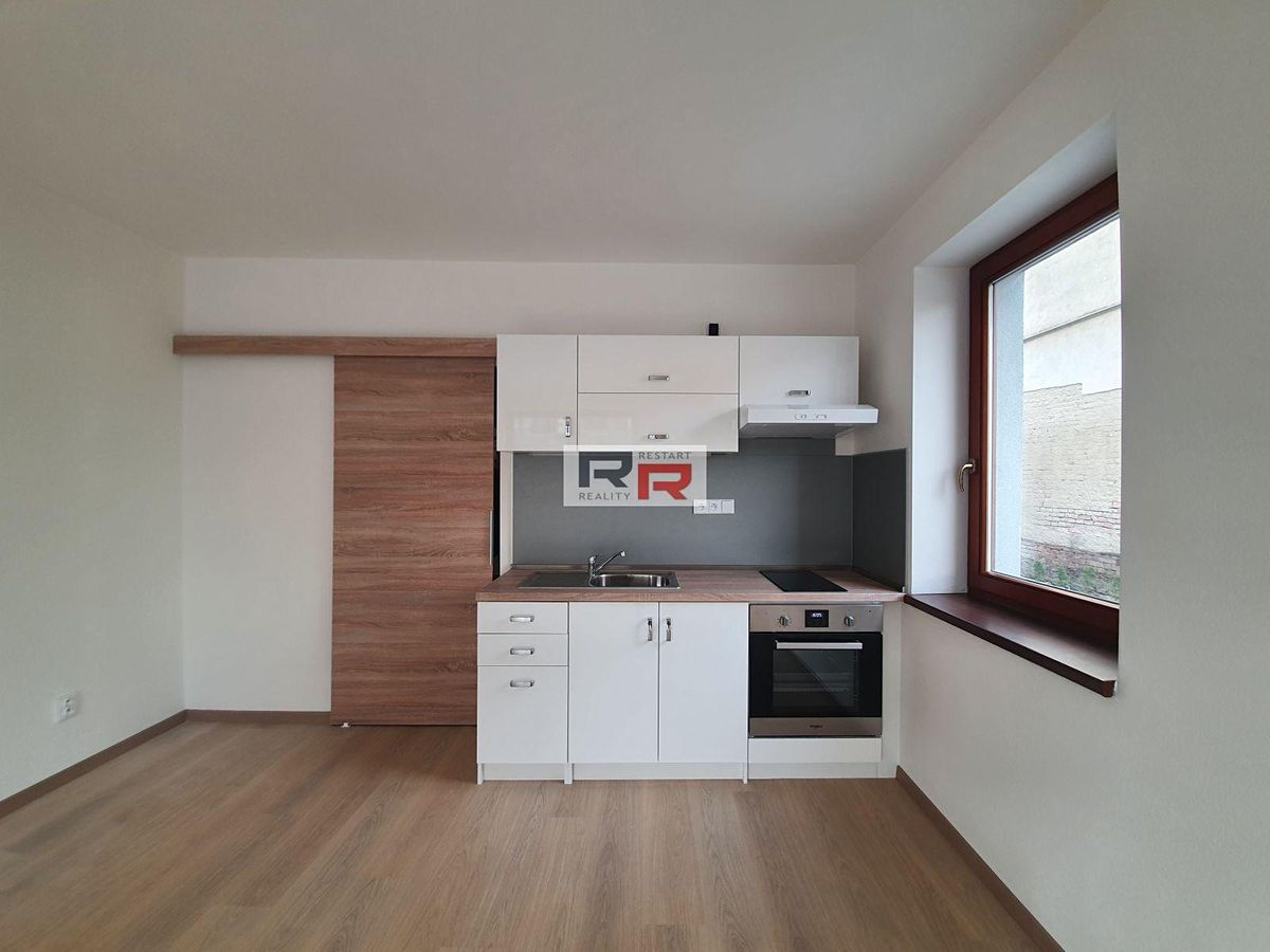 Pronájem bytu 1+kk 28 m²
