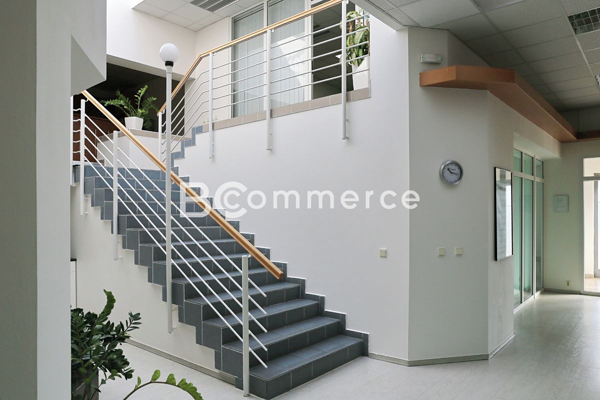 Pronájem kanceláře 504 m² – fotografie 3