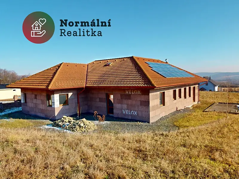Prodej rodinného domu 200 m², pozemek 4236 m², Krupka – náhled fotky 1