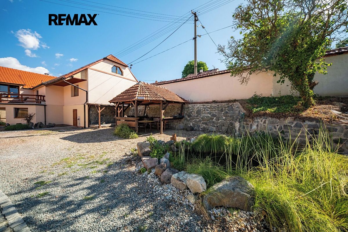 Prodej vícegeneračního domu 550 m², pozemek 1967 m² – fotografie 2