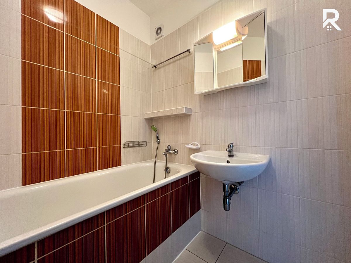 Pronájem bytu 1+1 36 m² – fotografie 2