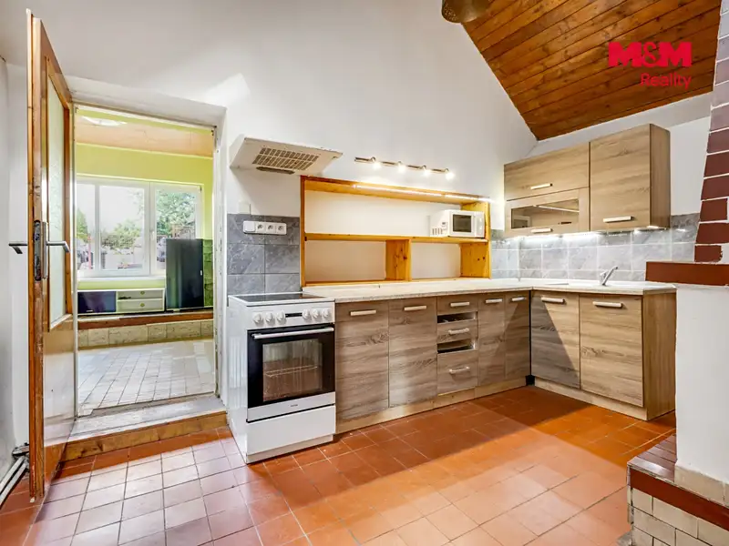 Prodej rodinného domu 157 m², pozemek 1287 m², Komárov – náhled fotky 2