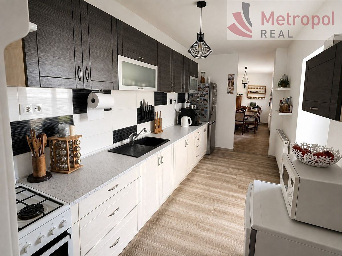 Prodej rodinného domu 180 m², pozemek 1227 m² – fotografie 2