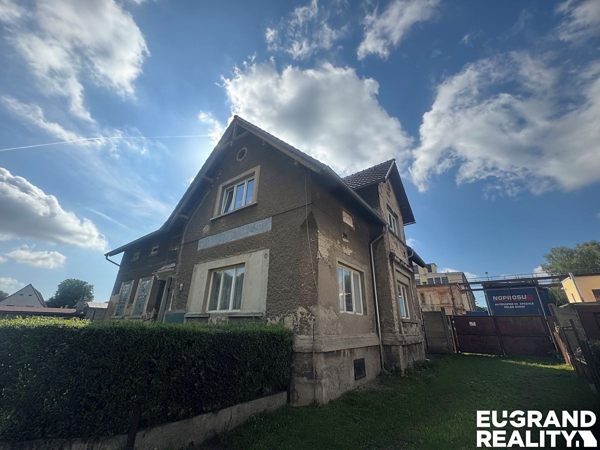 Prodej rodinného domu 260 m², pozemek 405 m² – fotografie 2